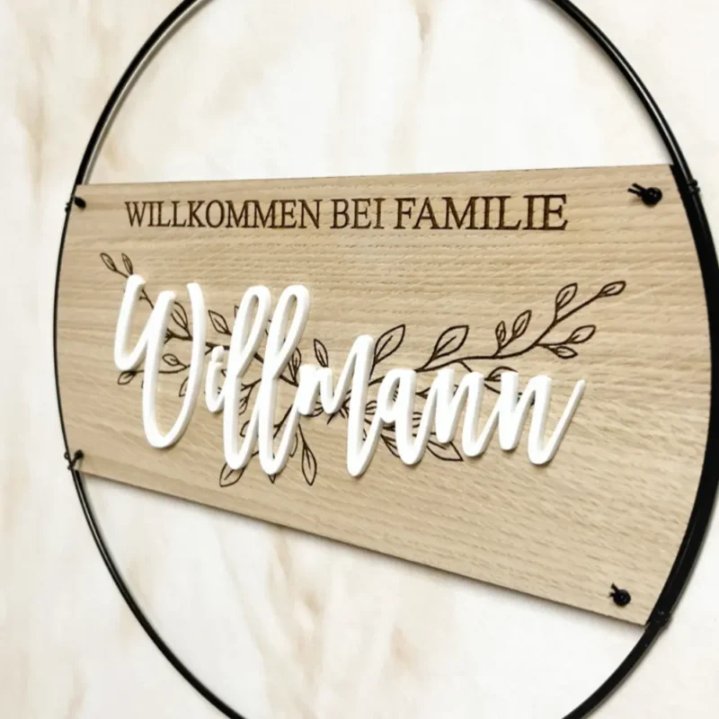 Türschild „Willkommen bei Familie“ mit Metallring